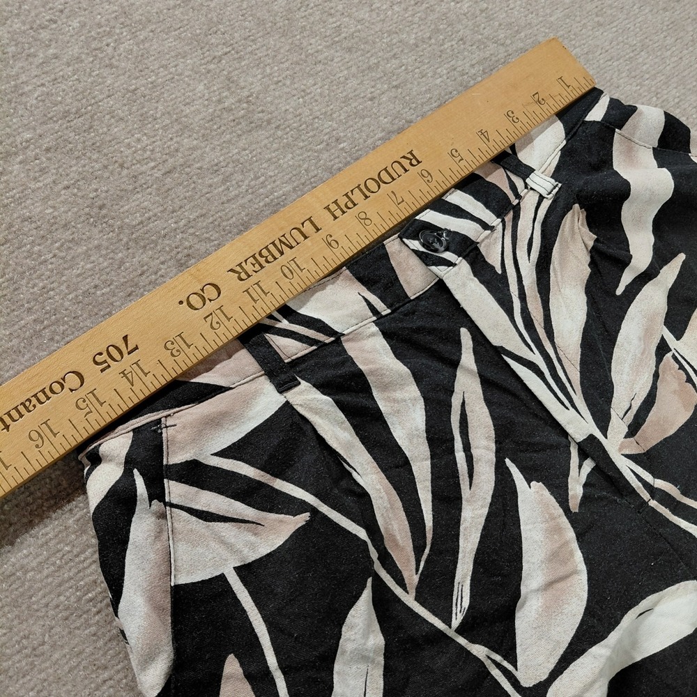 Time and Tru Womens MEDIUM Linen Hawaiian Floral Black Tan Shorts 4.5" Inseam - Picture 3 of 10
